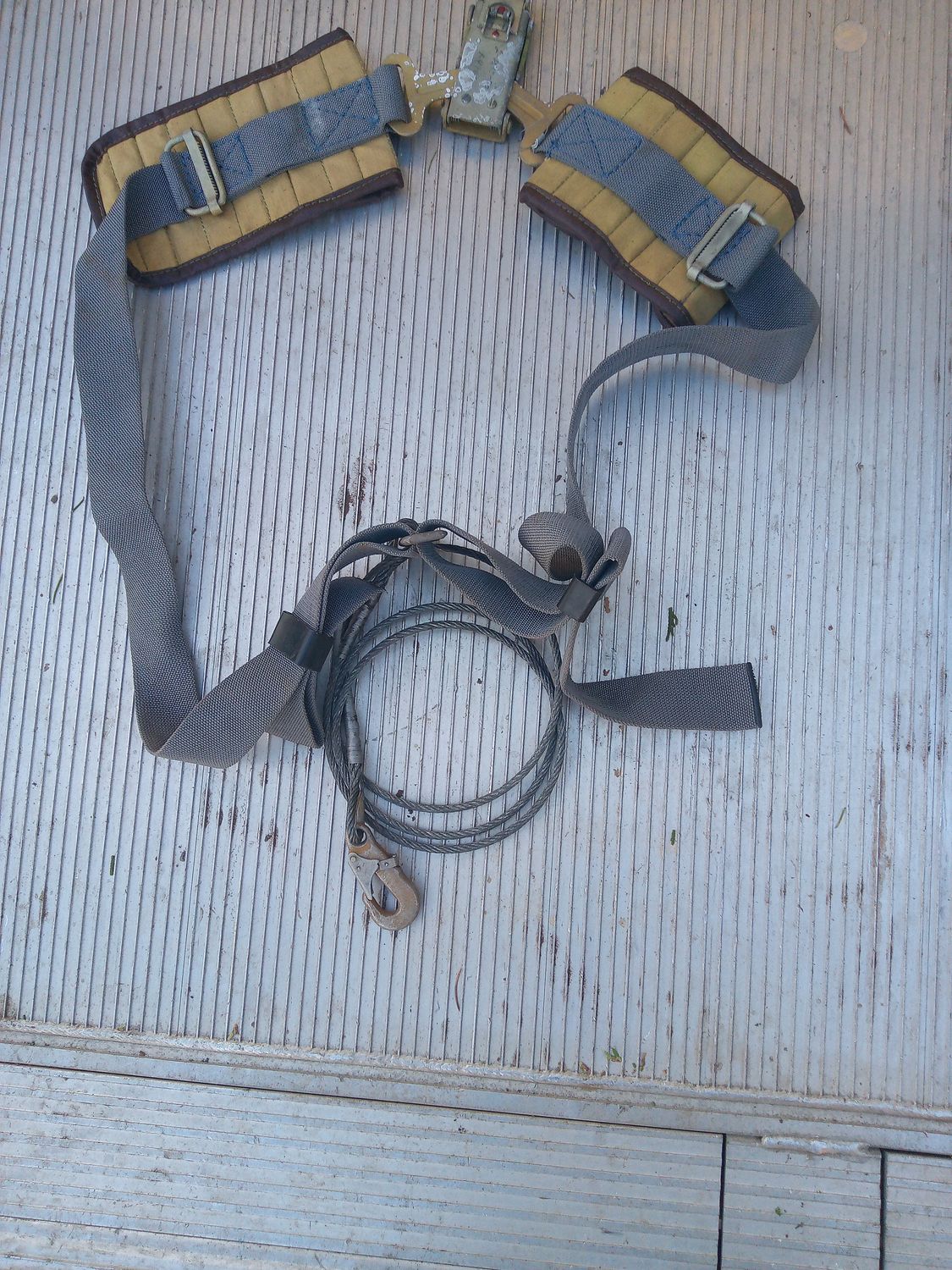 Helikopter Mi-24  MOCOWANIE PASA BEZPIECZEŃSTWA