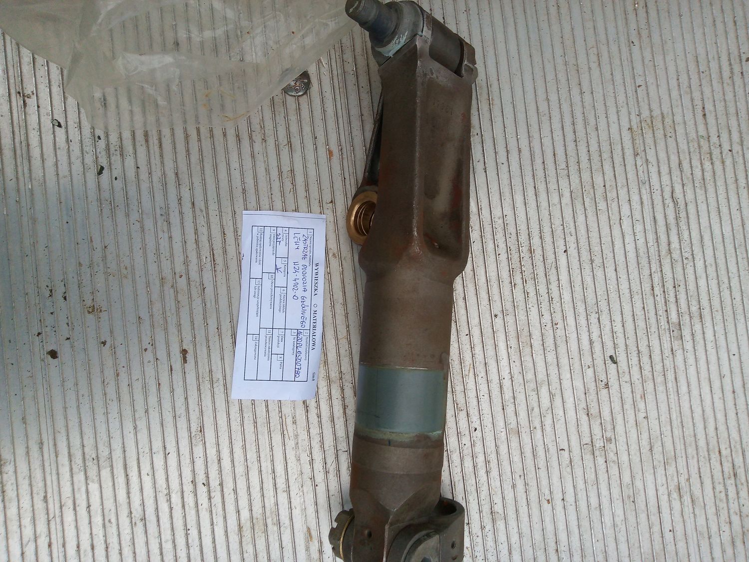 Zastrzał podwozia do mig