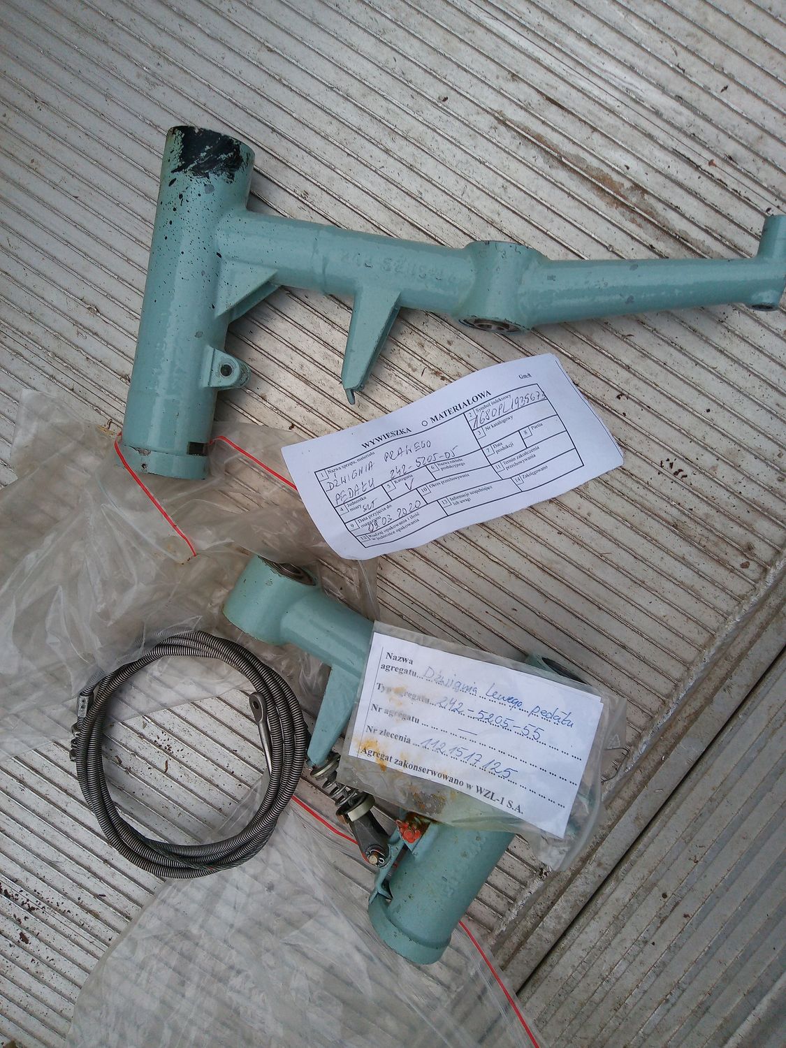 HELIKOPTER MI-24 DŹWIGNIA  PEDAŁU 242-5205-55