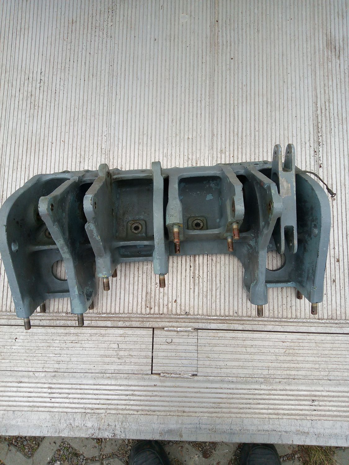 Helikopter MI-24 WSPORNIK MOCOWANIA WZMACNIACZA HYDRAULICZNEGO .242-5104-00