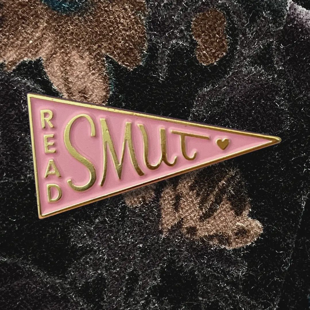 Read Smut (Enamel Pin)