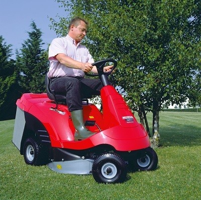 Honda HF1211H compact hydrostatic ride on lawnmower