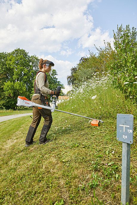 Stihl FSA135 Pro anti vibration bike handle quite cordless strimmer