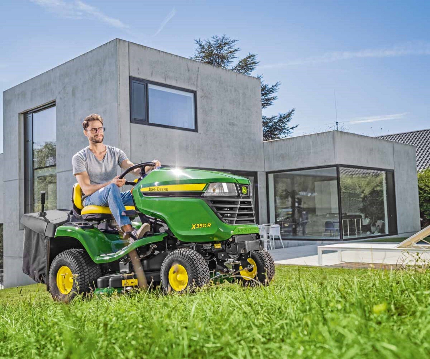 John Deere X350 42 Modern Garden Lawn Tractor