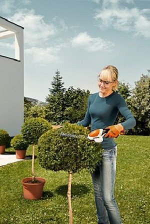 Stihl HSA26 Cordless Topiary Garden Shrub Shears