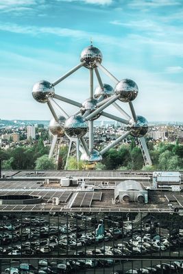 België