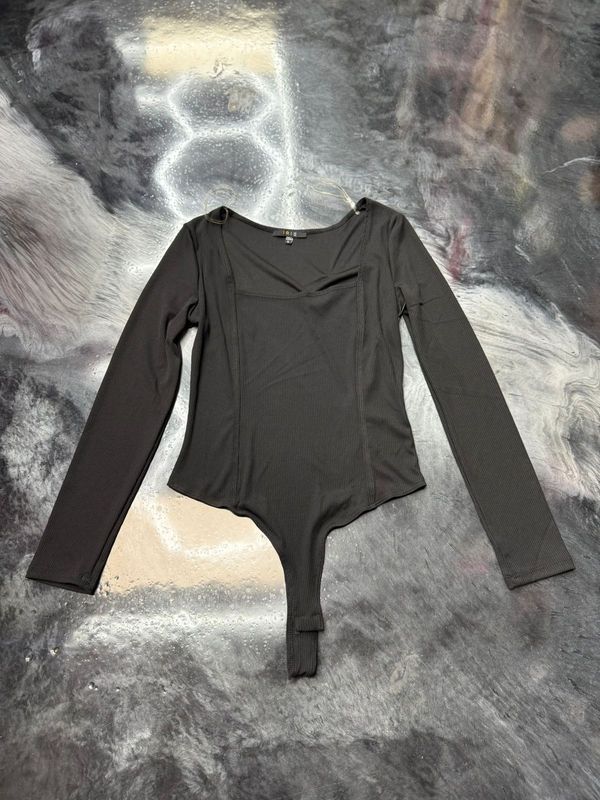 black fitting long sleeve bodysuit