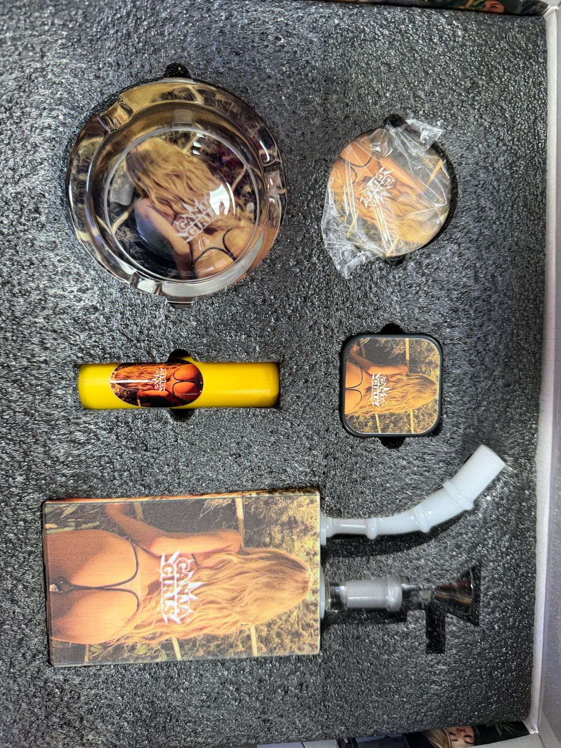 5-Pc smoking set, Style: Ganja girls