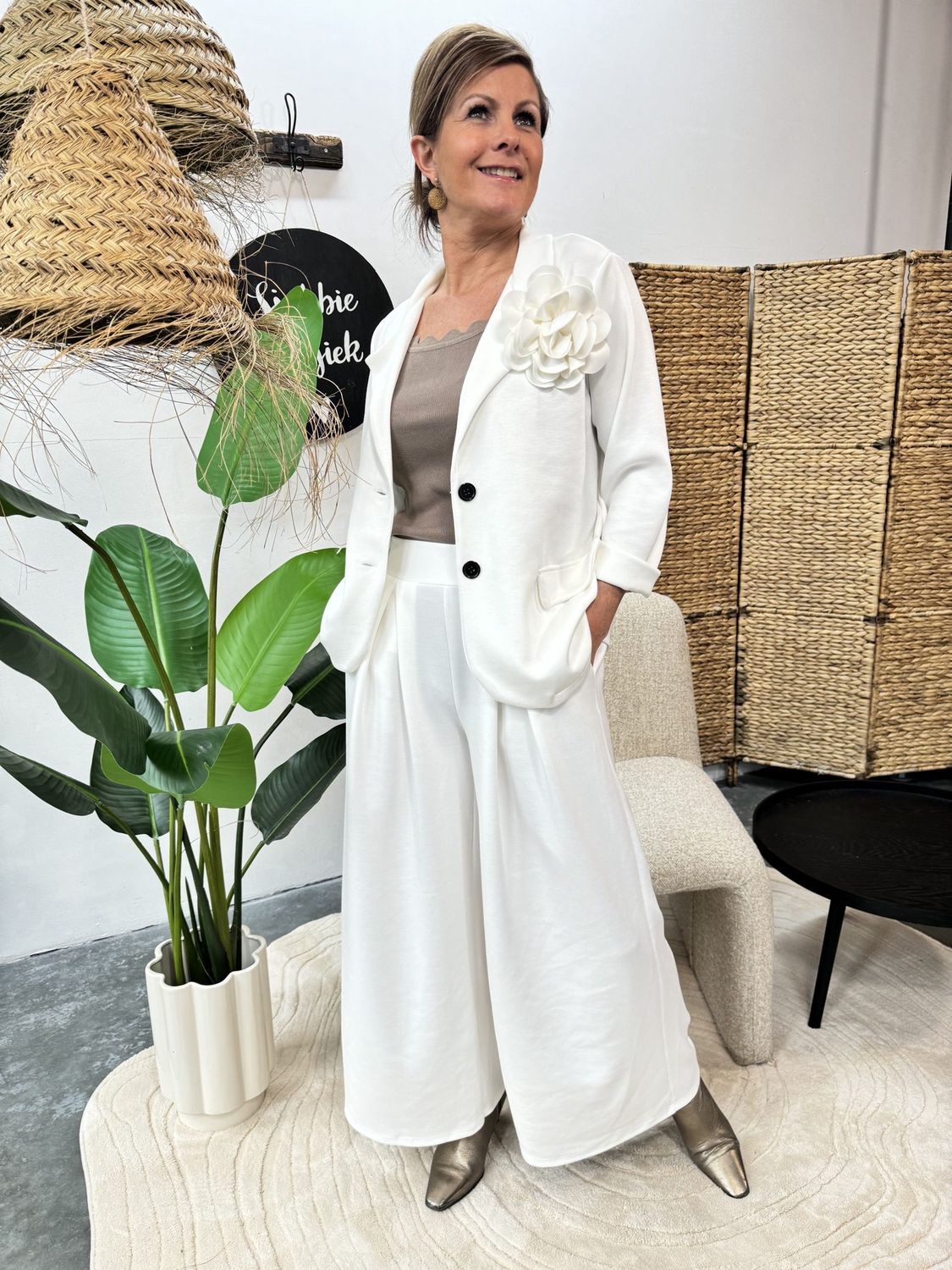 Pak Isolde Wit Blazer En Pantalon