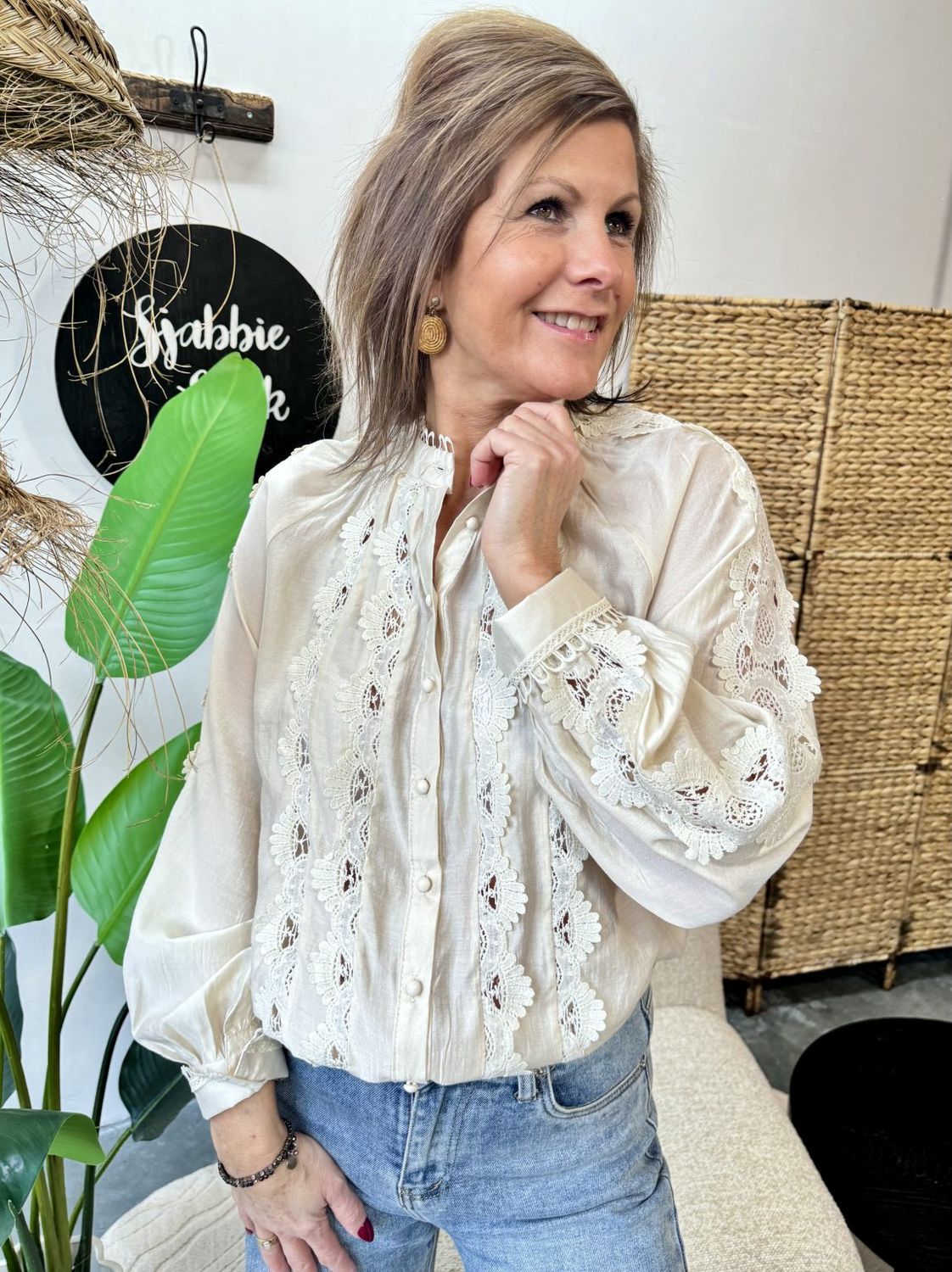 Blouse Beige Ise Kant Detail