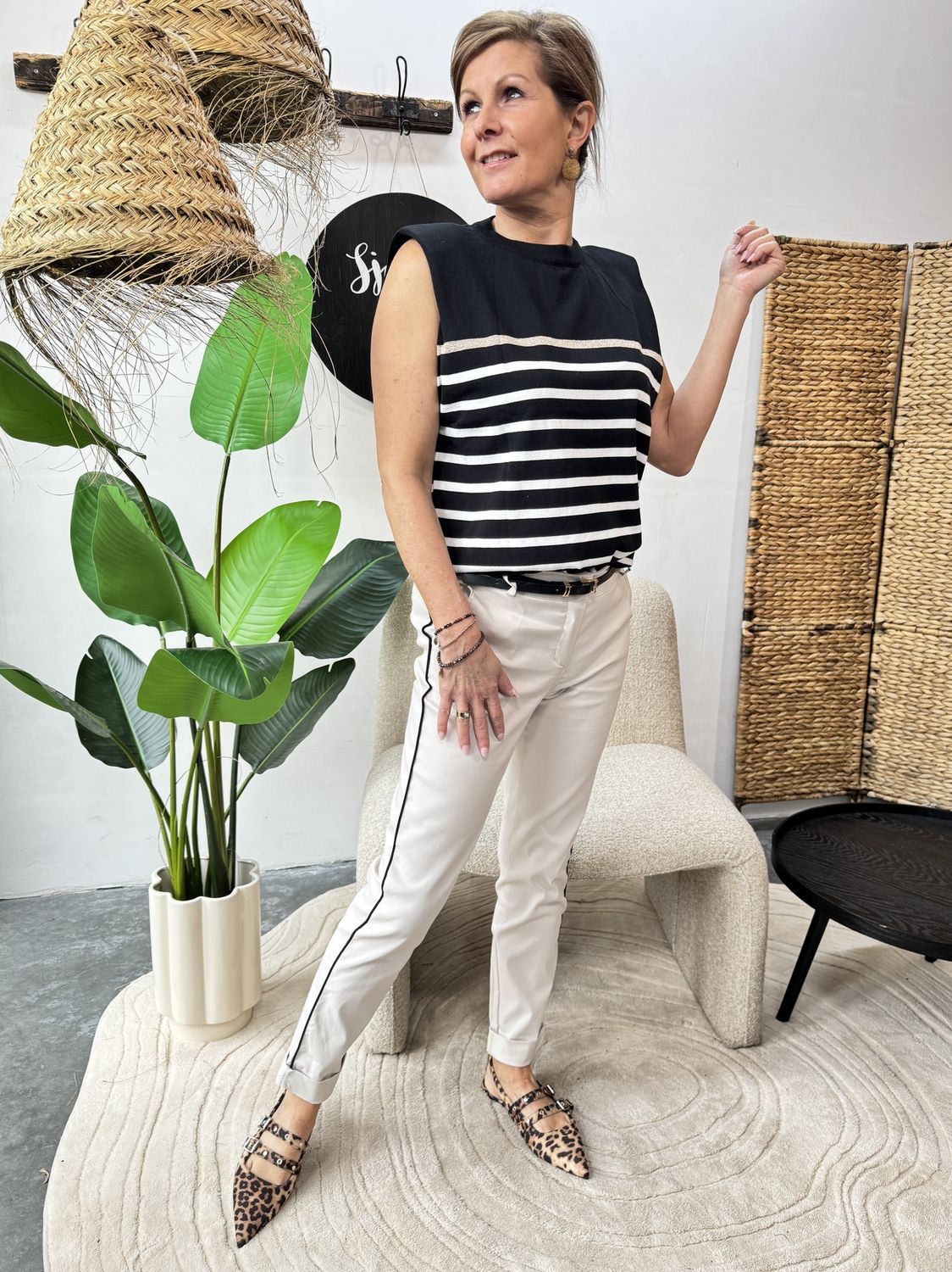 Beige Chino met Zwart Biesje Nyra