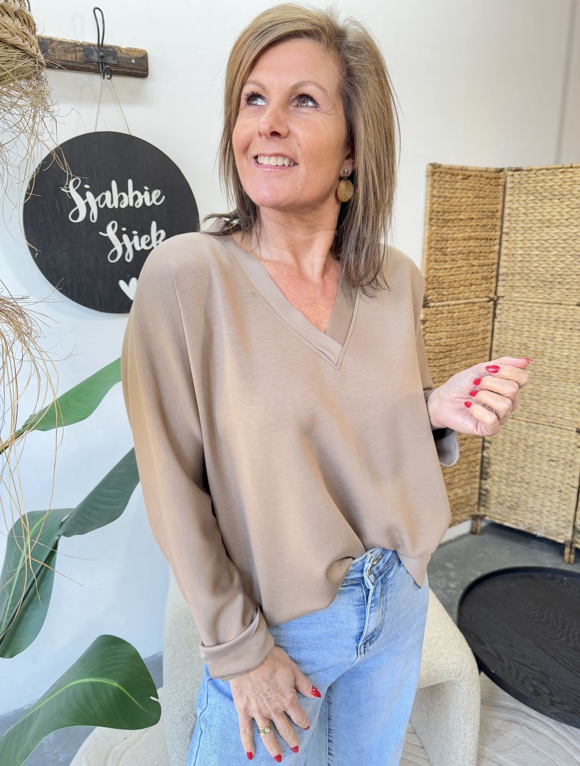 Taupe V Hals Sweater Lysandra