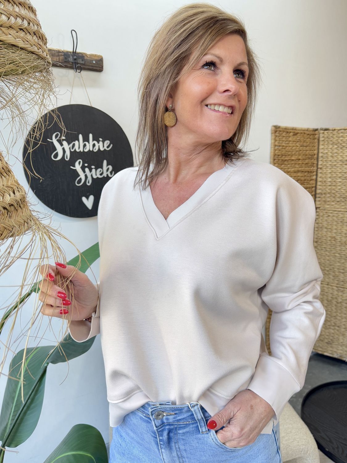 Beige V Hals Sweater Lysandra