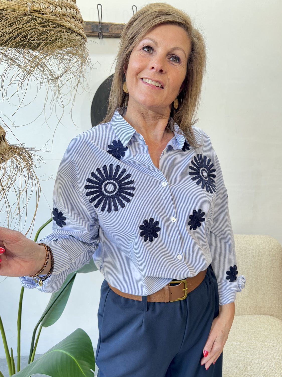 Donkerblauwe Gestreepte Blouse Isolde met Broderie