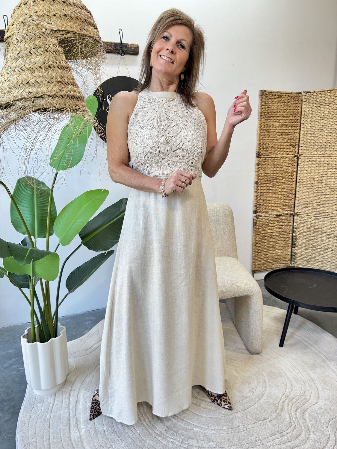 Beige Dress met Kanten Bovenlijfje