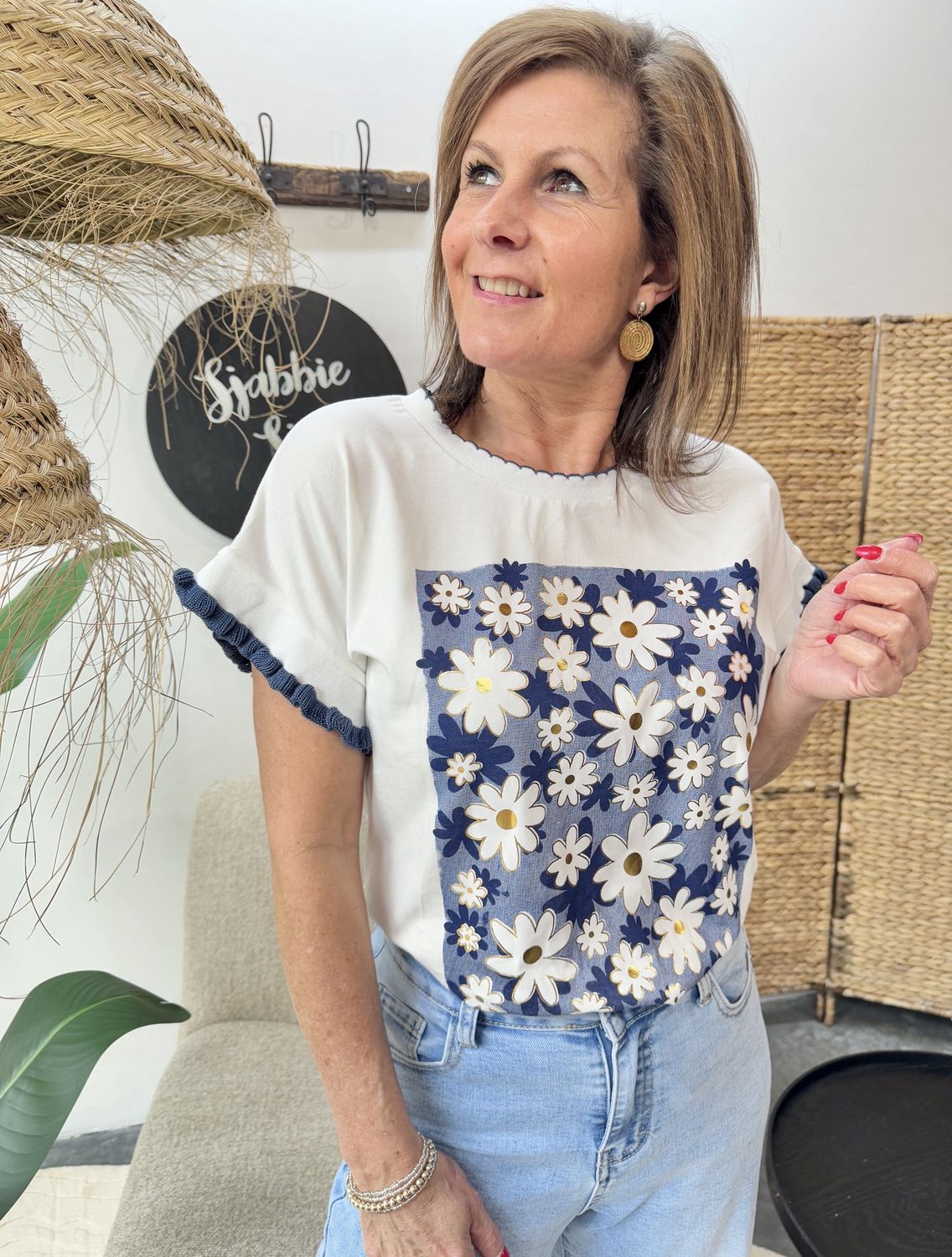T-shirt Cleo Blauw met Bloemen en Mouwtje
