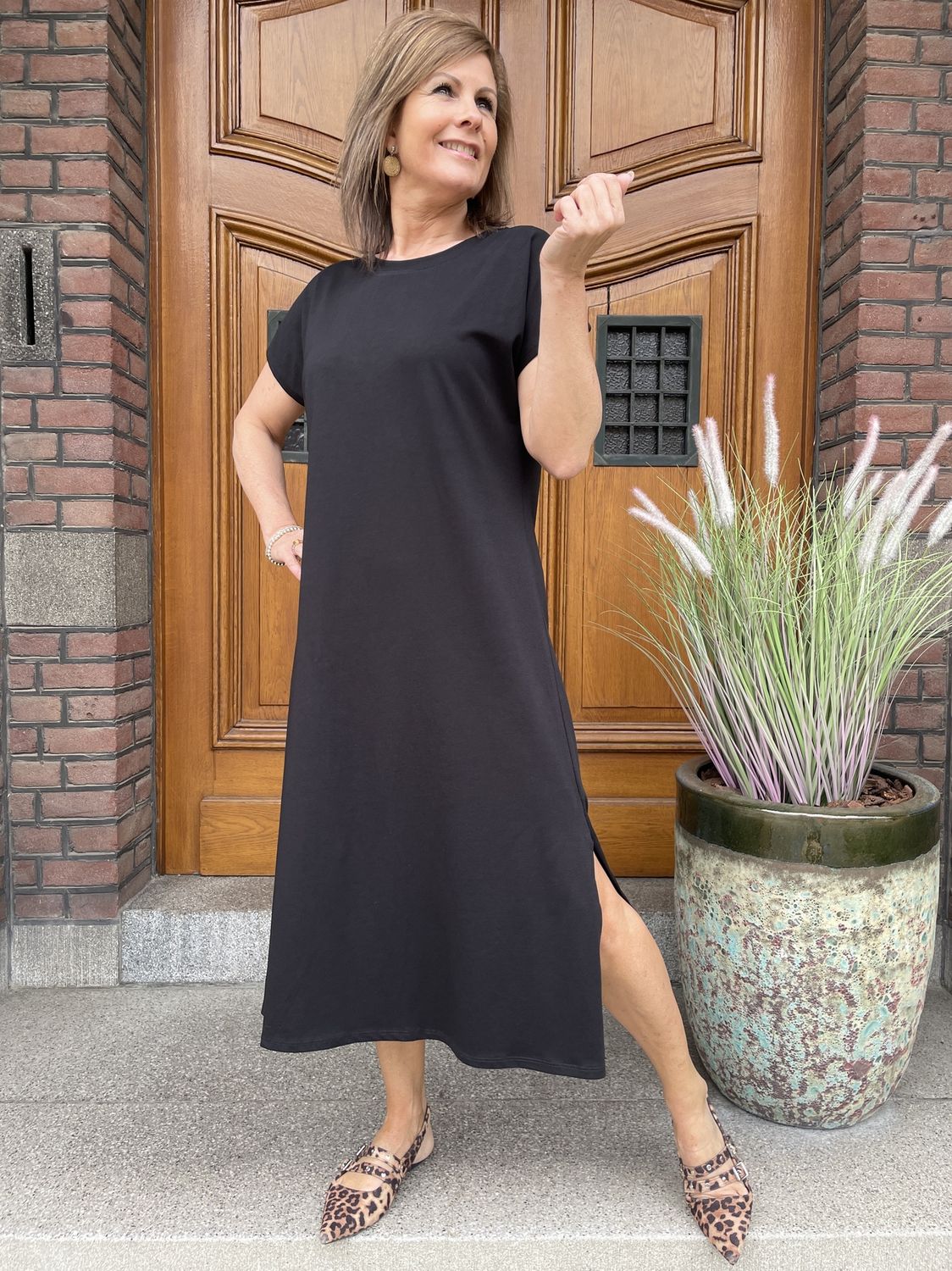 DRESS met SPLITJE ZWART Happy