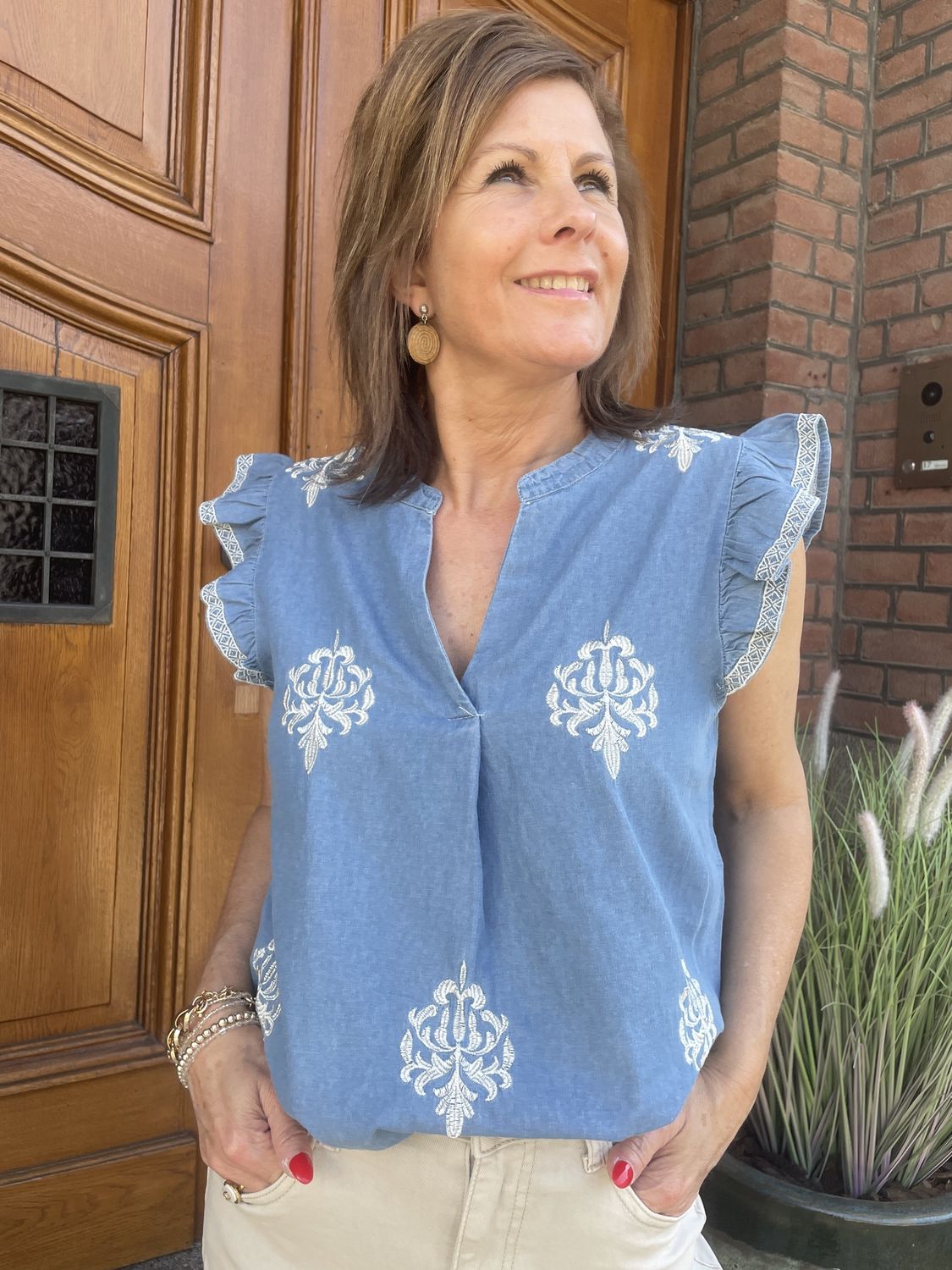 JEANSBLOUSE met BORDUURSELS - Korte Mouw