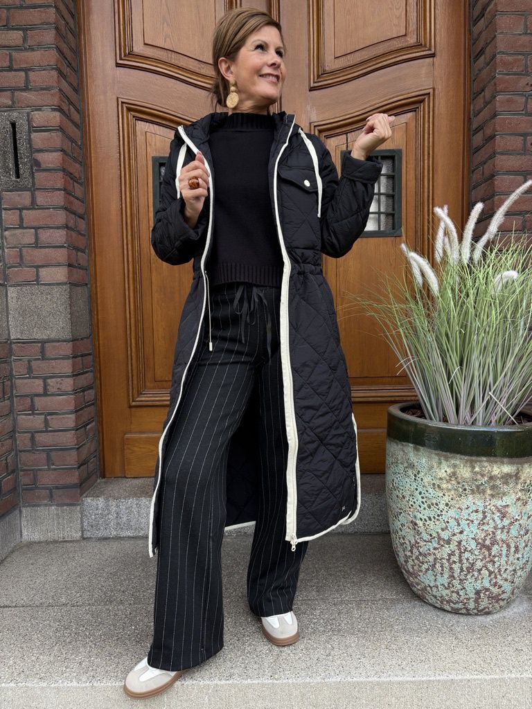Jas Roya Black met Cream Detail