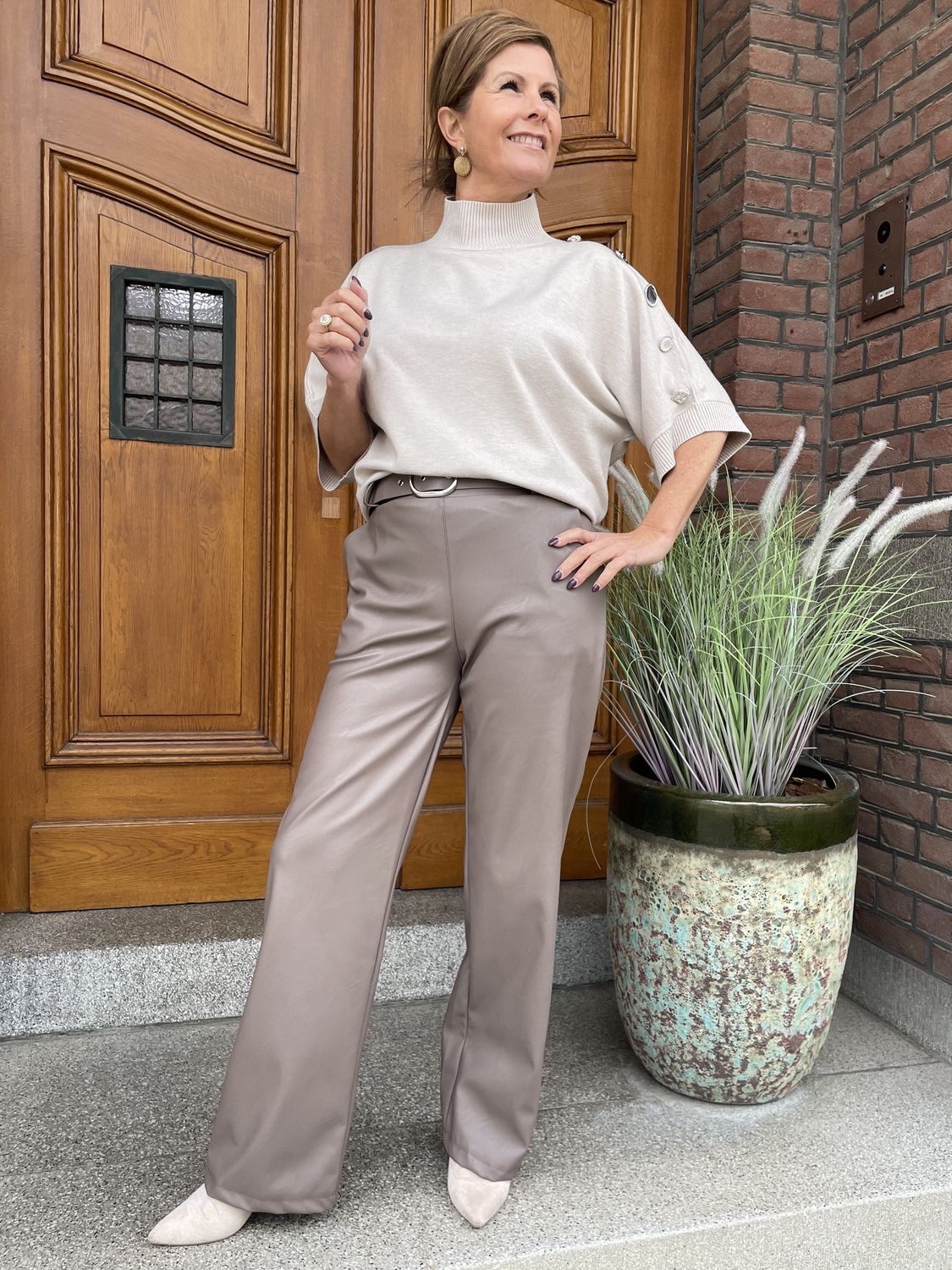 LEATHERLOOK BROEK - TAUPE - Maya