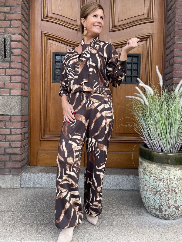 B201 P028 - Wijde Broek met Design