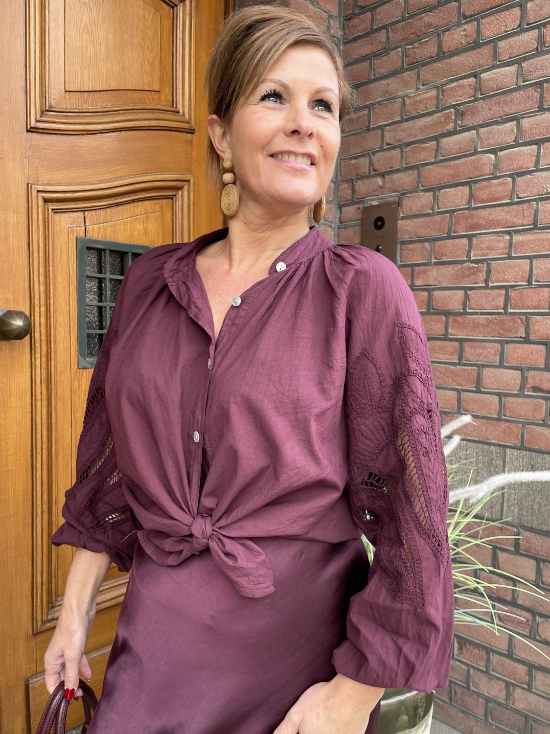 BLOUSE BORDEAUX met opengewerkte mouw - Zivra