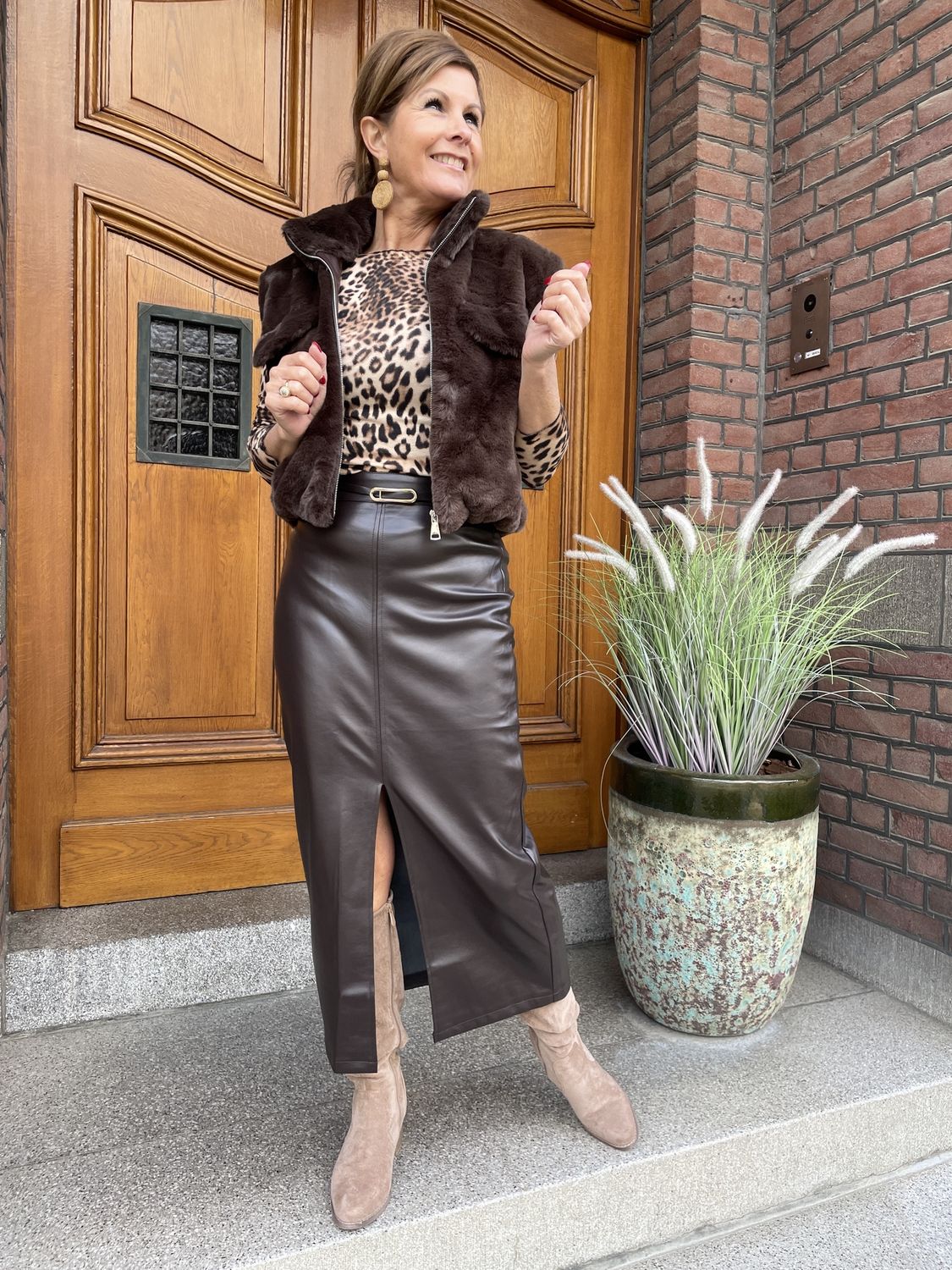 VEGAN LEATHERLOOK ROK CHOCO - Corr