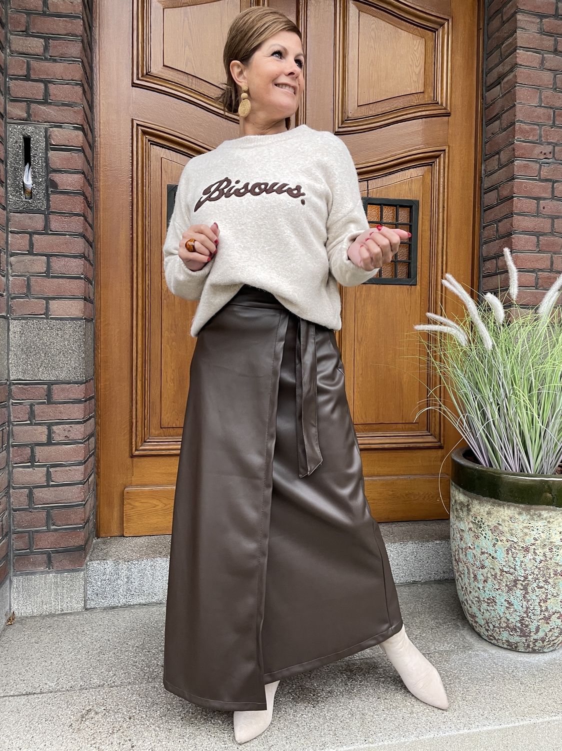 LEATHERLOOK ROK met STRIK - CHOCO