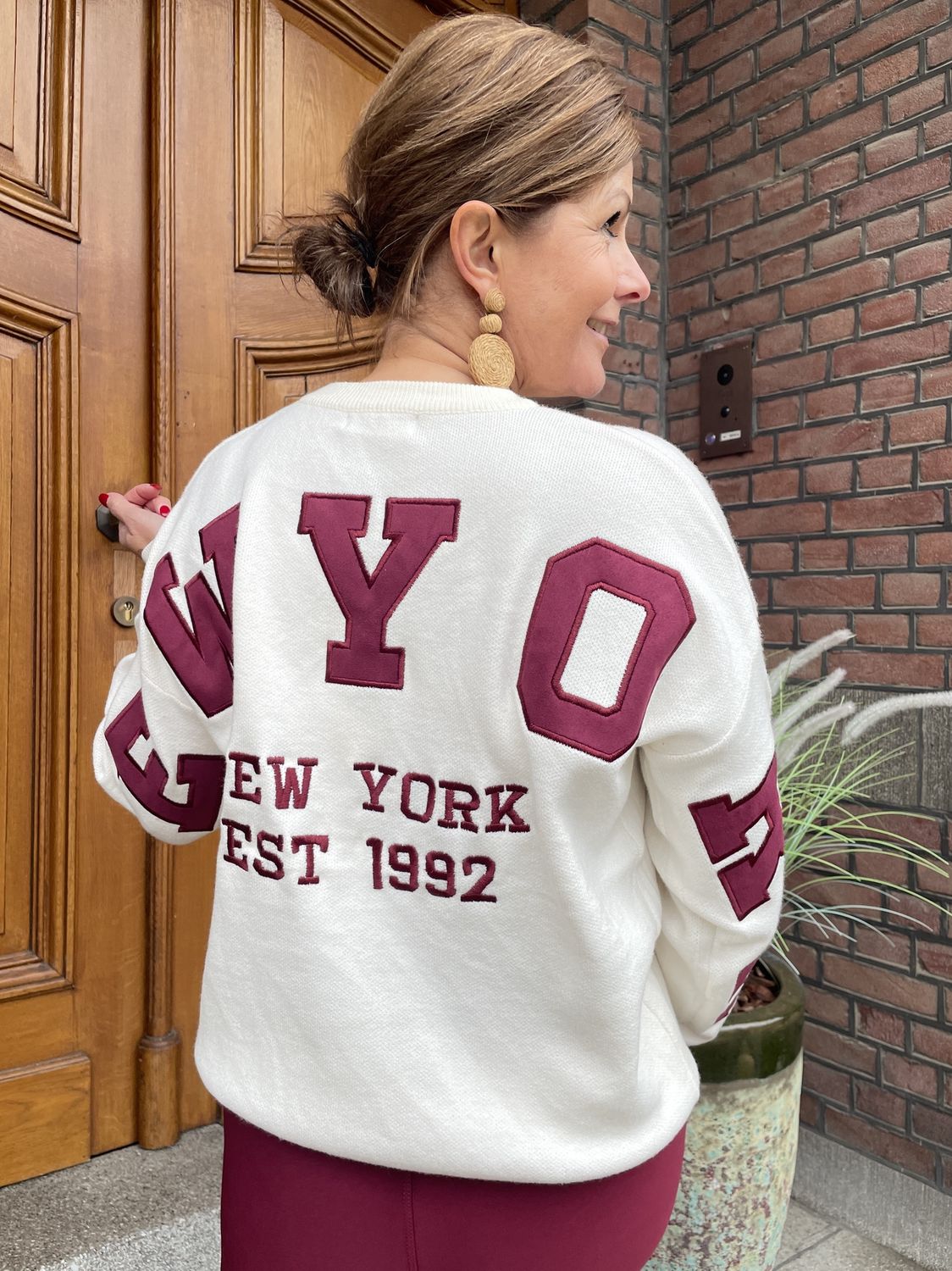 New York - Pull met Bordeaux in Rug