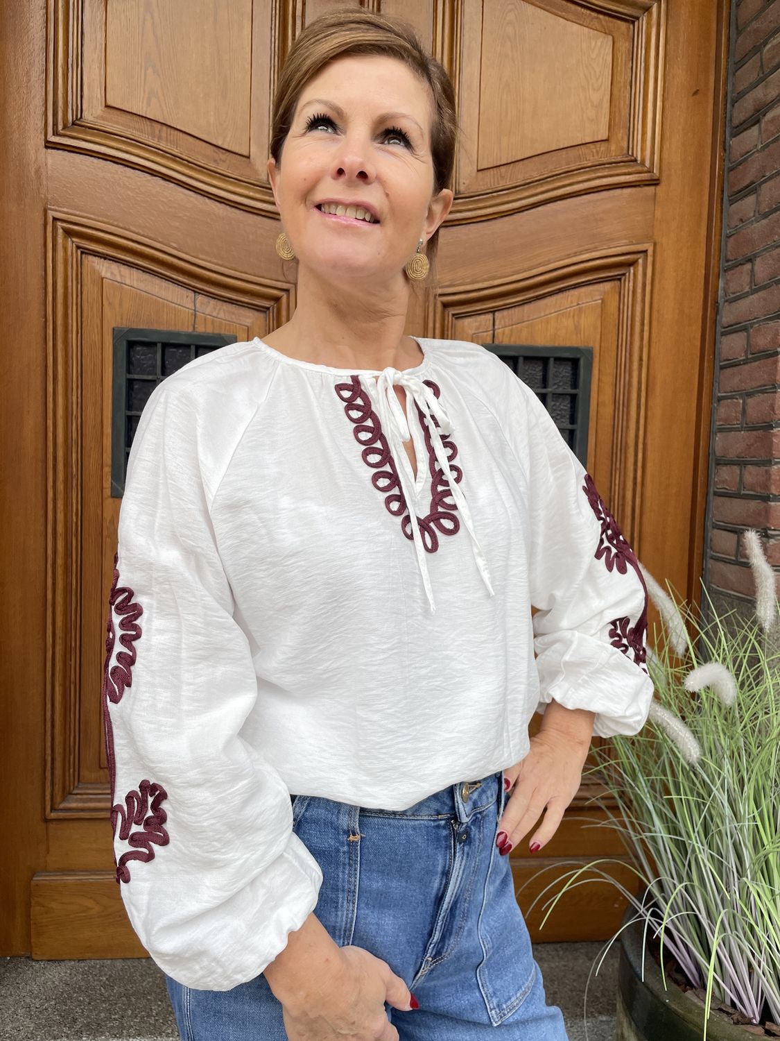 BLOUSE Wit met BORDEAUX BORDUURSELS