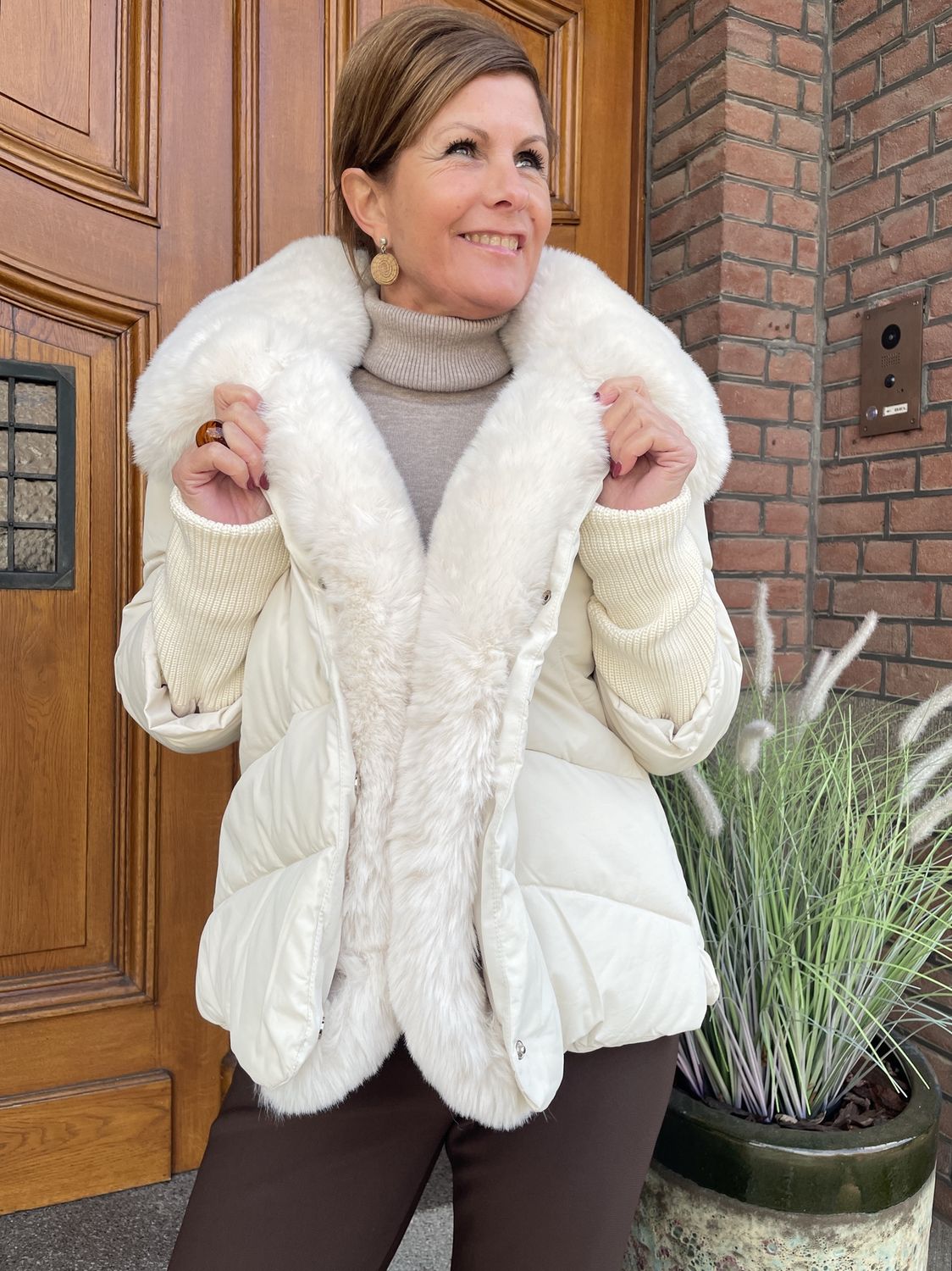 B902 Cream - Puffer Jas met Bont