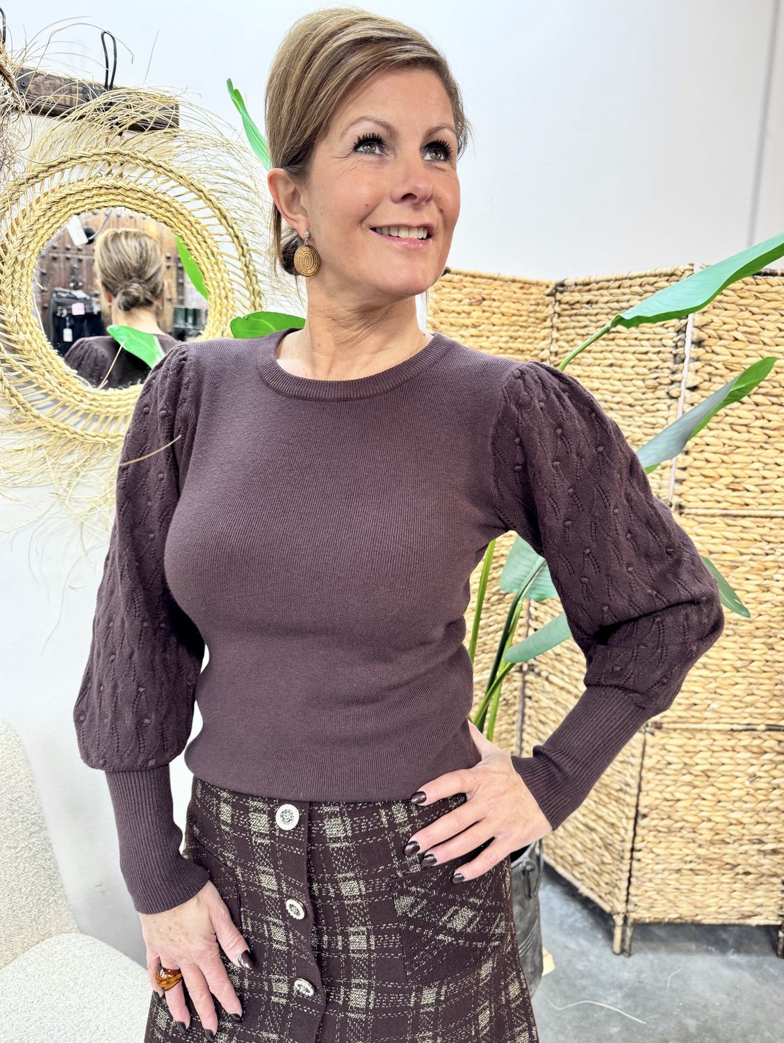 SWEATER - Gwenny - CHOCO met Unieke Mouw