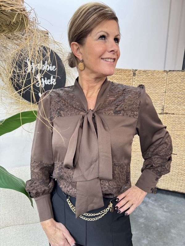 Blouse met KANT en STRIK - CHOCO