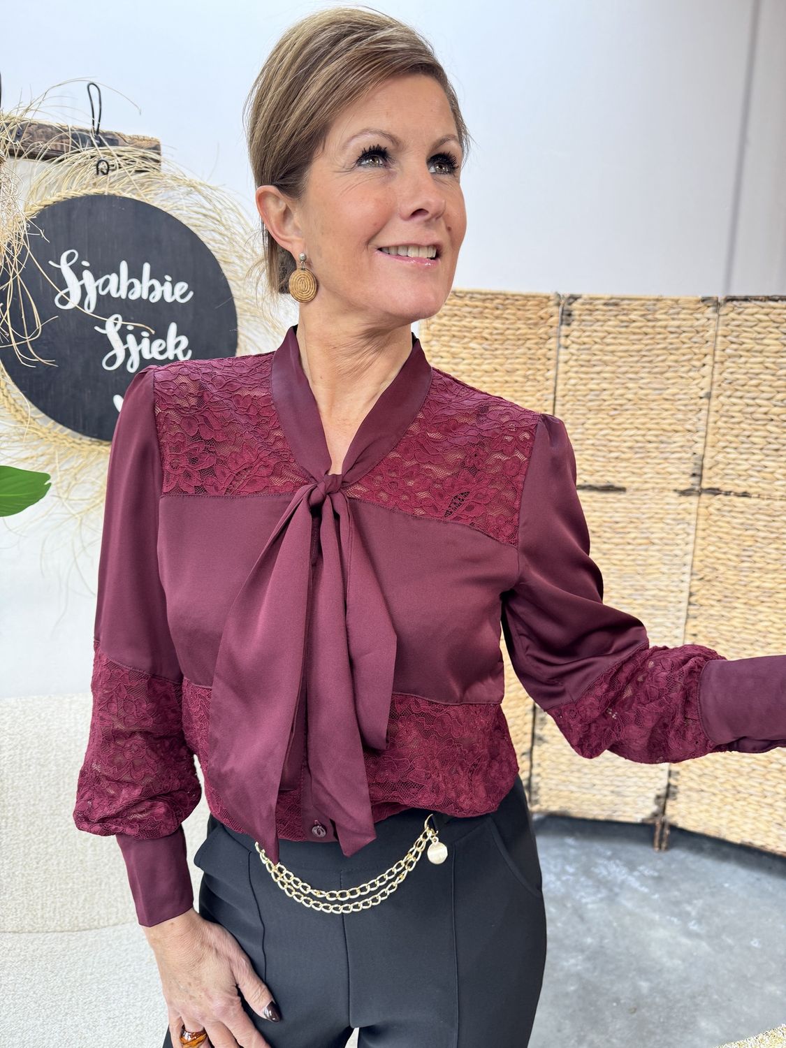 Blouse met KANT en STRIK - BORDEAUX