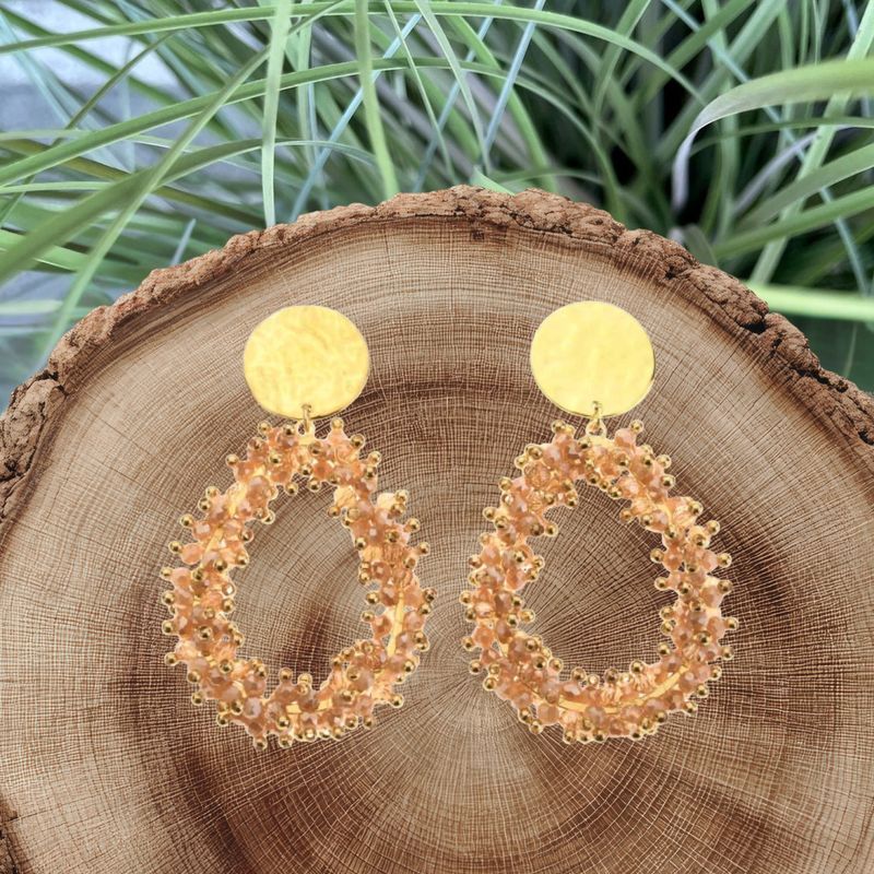 OORBELLEN - GOUD met BEIGE KRALEN