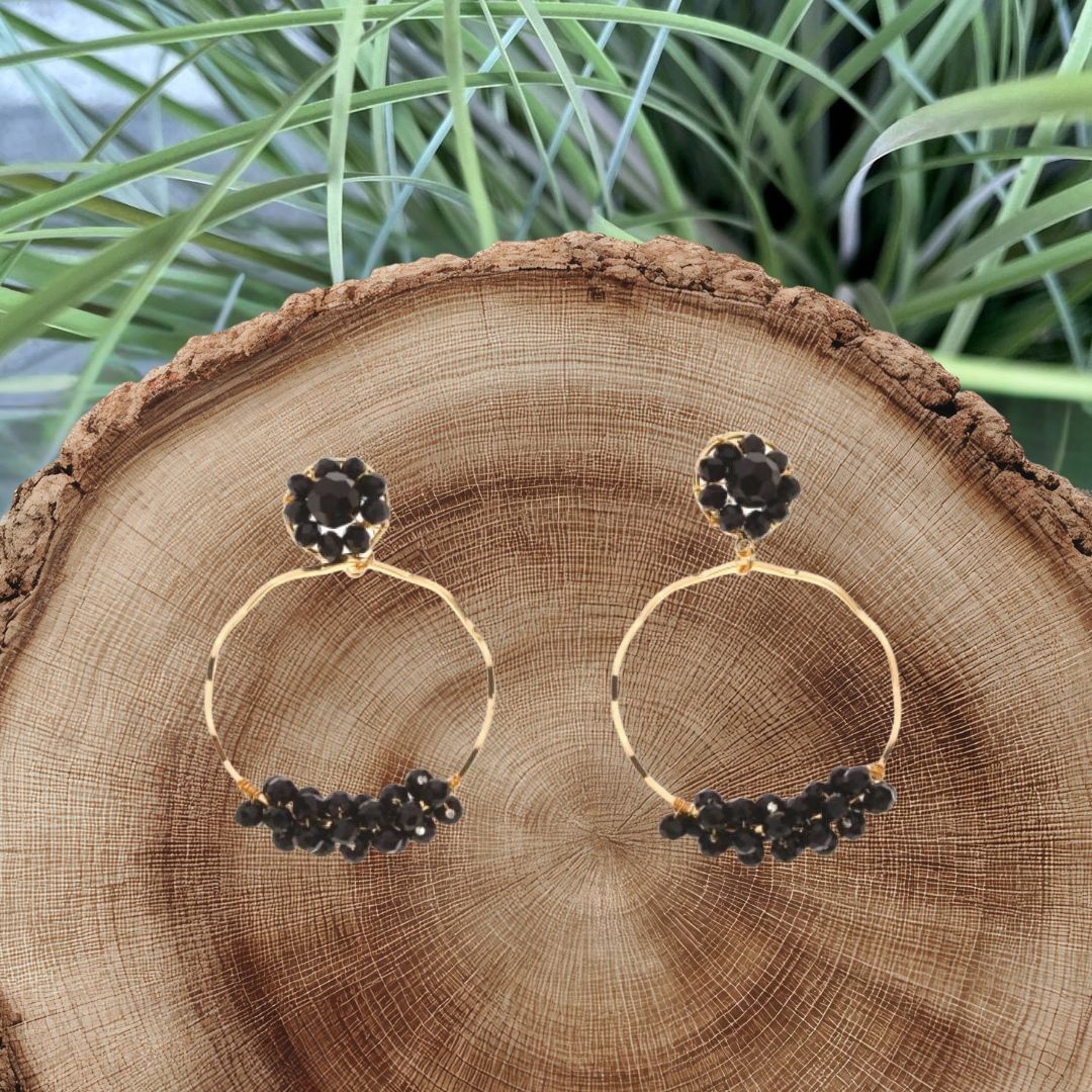 OORBELLEN - ZWARTE KRALEN HOOPS