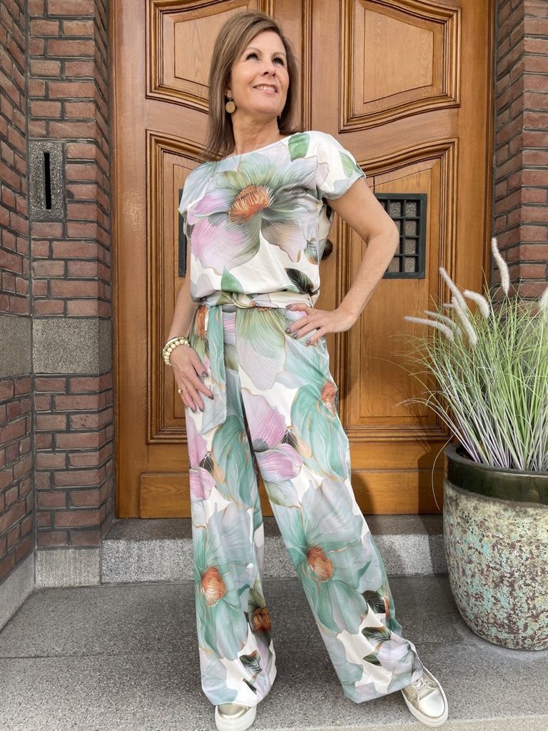 C112 P114 - Jumpsuit met Bloemen Design