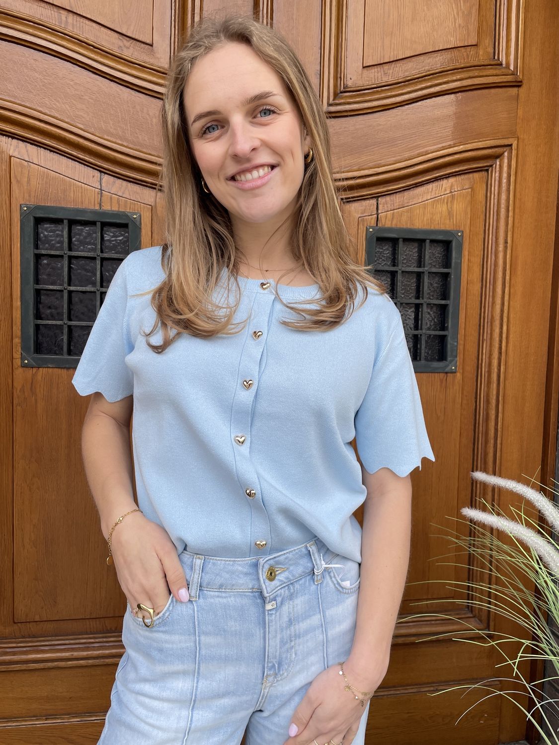 Lichtblauw - Vest met hartjes knopen