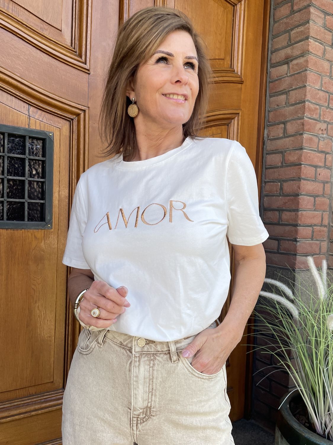 AMOR Shirt Wit met Geborduurde Letters