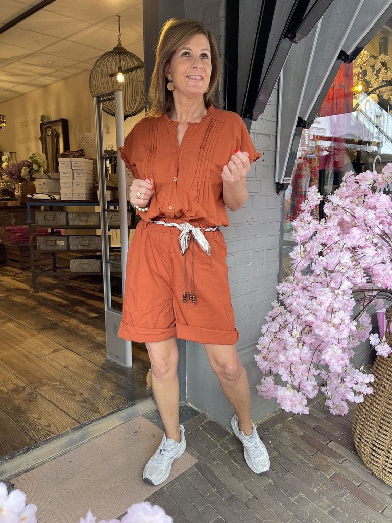 Short Eva Roest