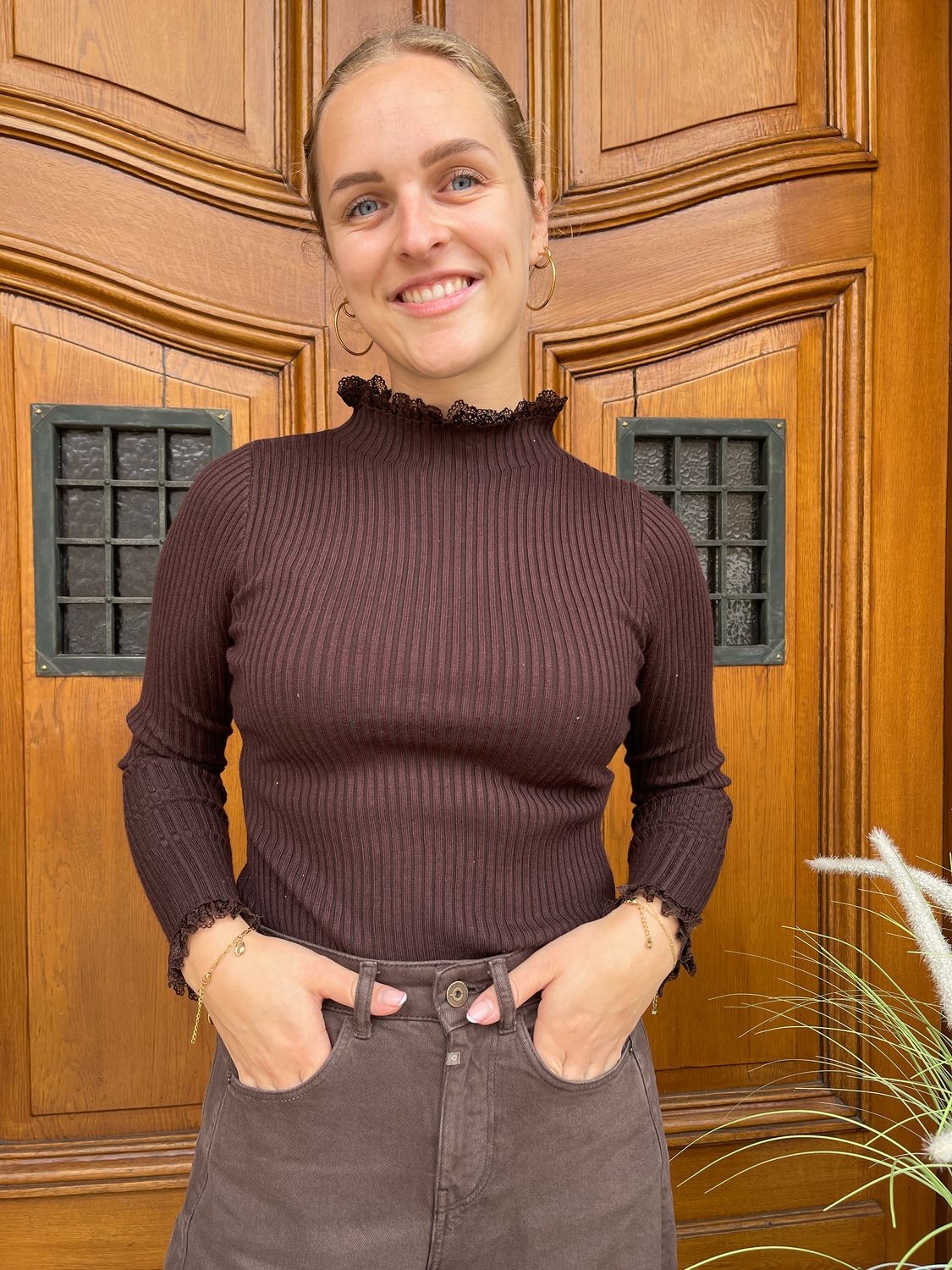 Sweater 02207 - Chocolade met Kant Randje