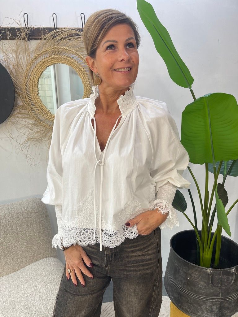 Blouse met Prachtige Kanten Details - Wit