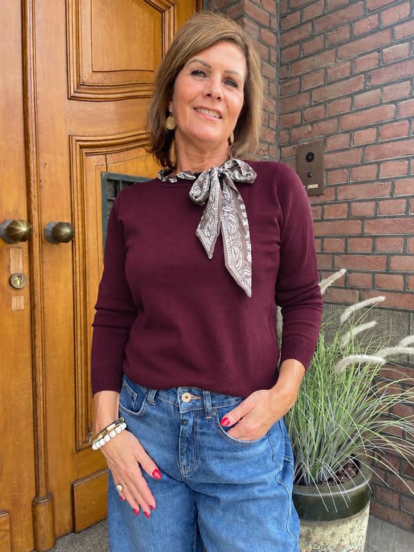 Sweater Bordeaux met Sjaaltjes- Detail