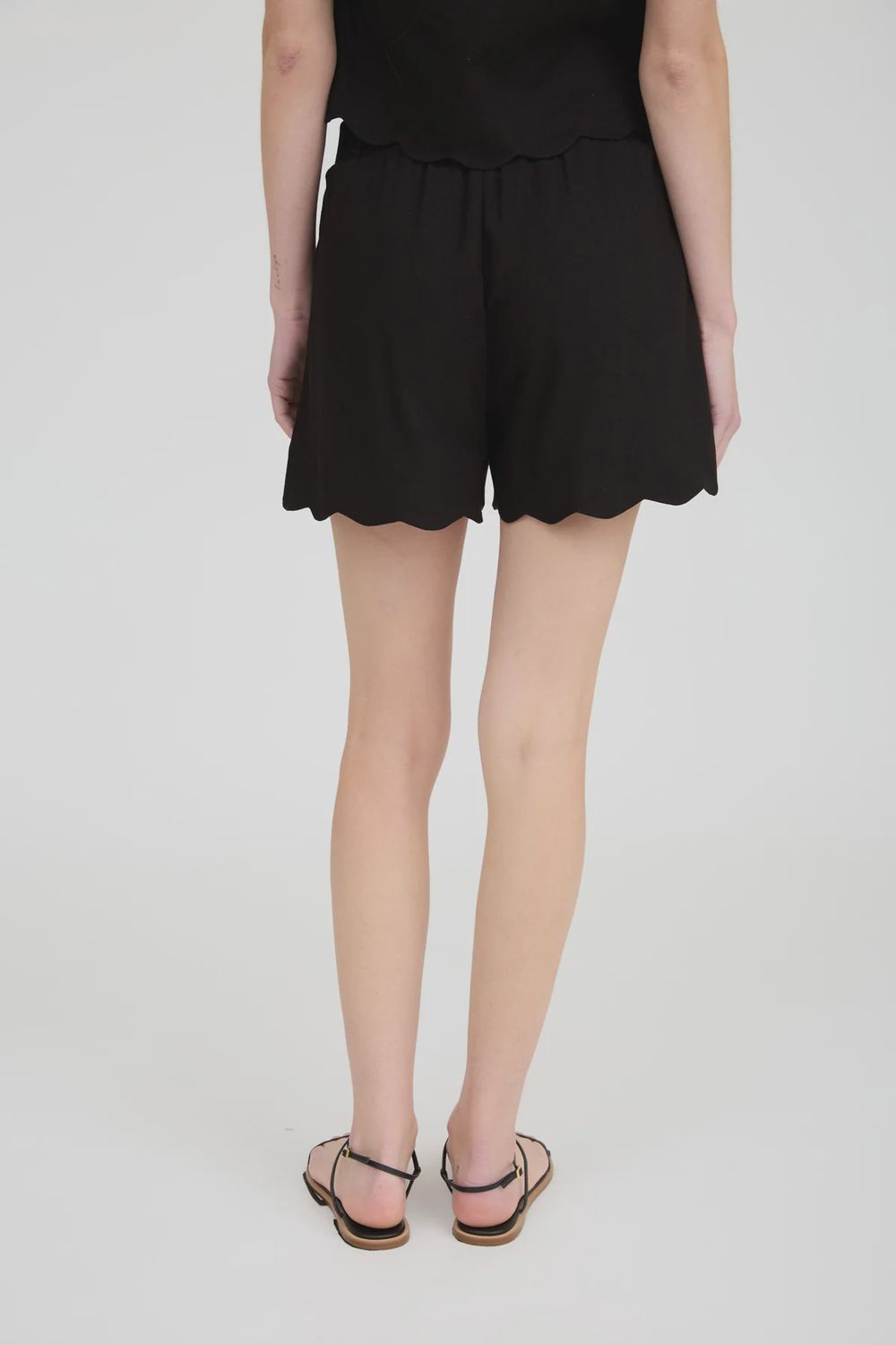 HIGH WAIST SCALLOP TRIM MINI SHORTS