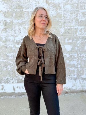Knotted Long Sleeve Cardi In Leaf Green