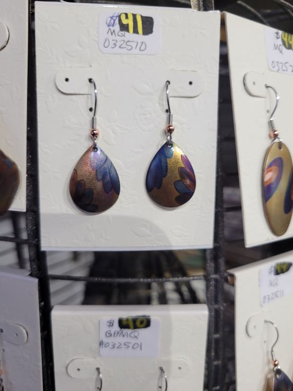 3/4&quot; tear drop earring &quot;feather pattern&quot;