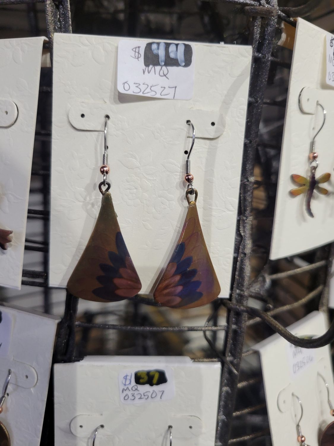 rounded tri earring &quot;feather&quot;