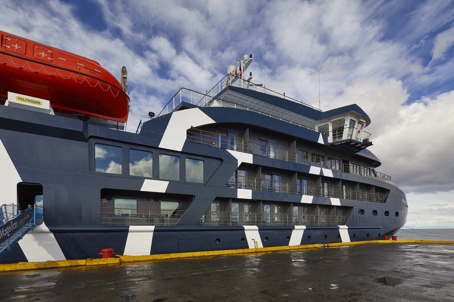Antarctique, Magellan Explorer