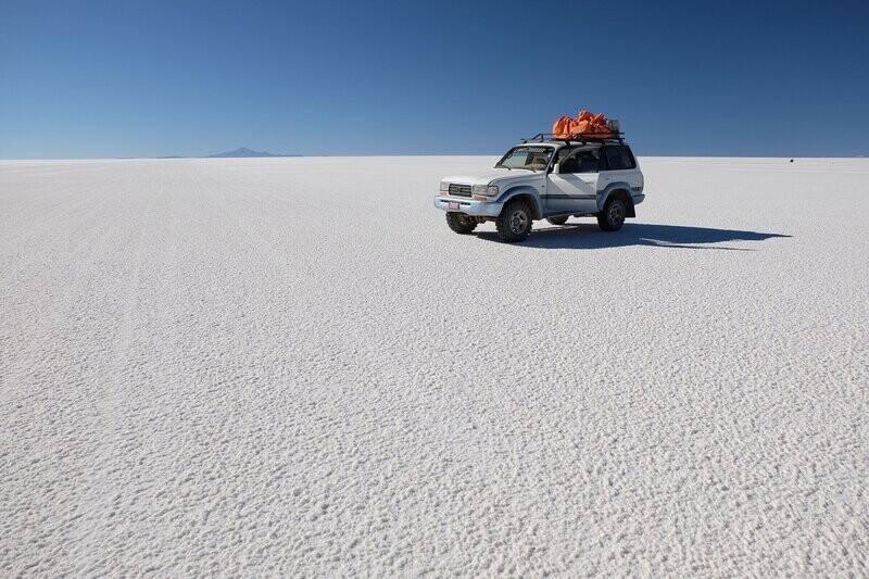 Immergez-vous dans l&#39;immensité blanche du plus grand désert de sel au monde !