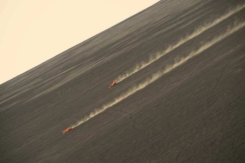Voel de adrénaline tijdens de afdaling van de steile vulkaan Cerro Negro